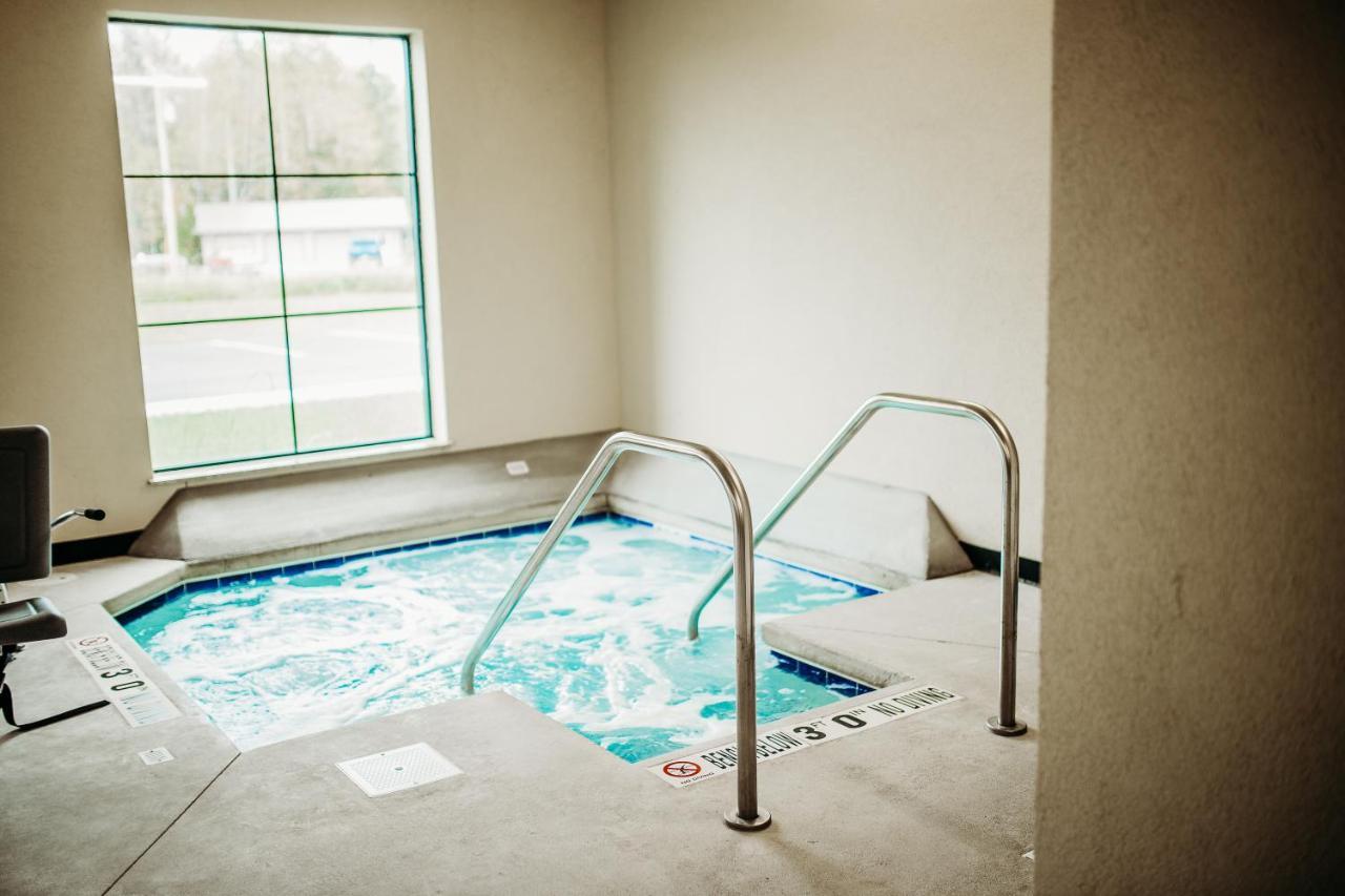 Cobblestone Hotel & Suites International Falls Buitenkant foto